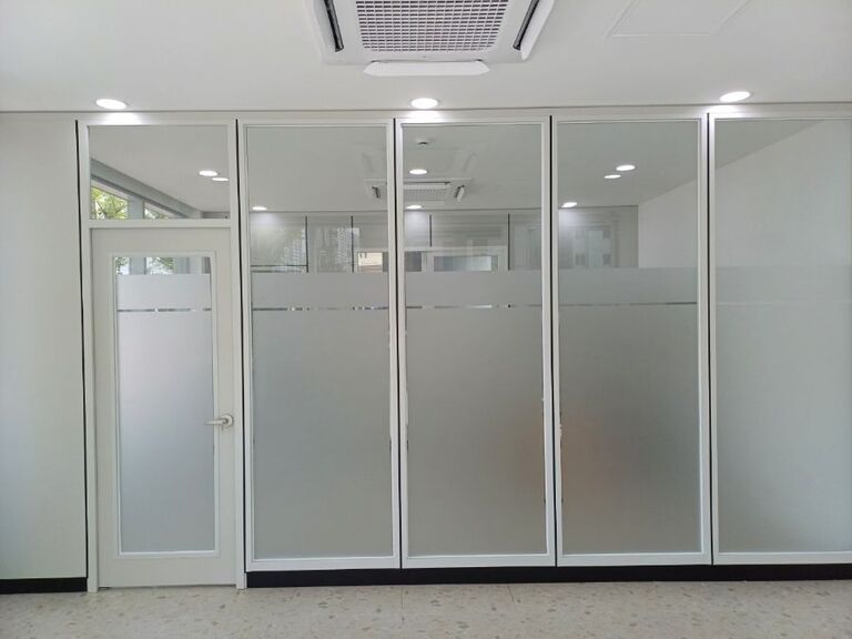 부산 SGP 화이트 유리칸막이