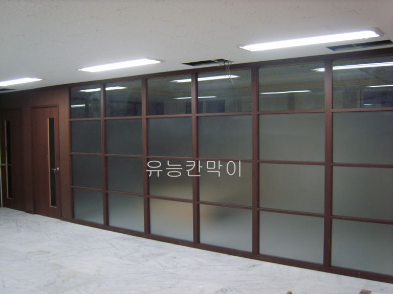 유리 칸막이