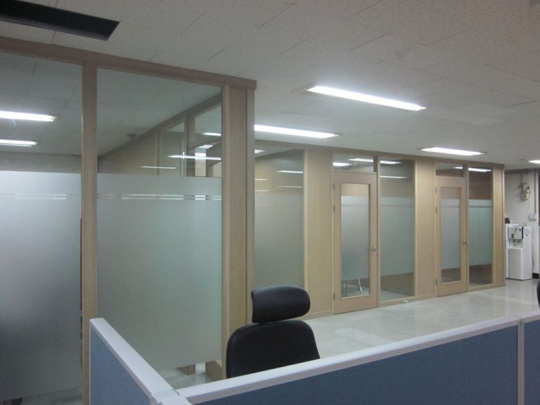 오크 전체유리칸막이