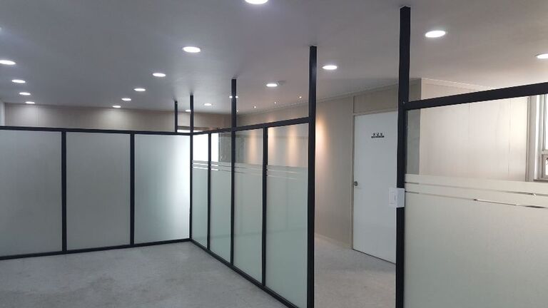   부산 법률 상담실 - 블랙  유리 파티션