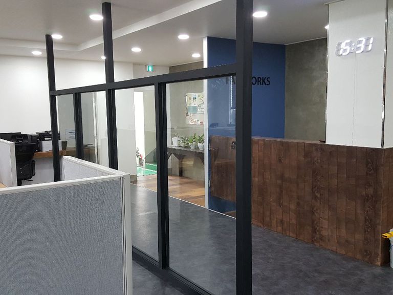 블랙유리 파티션