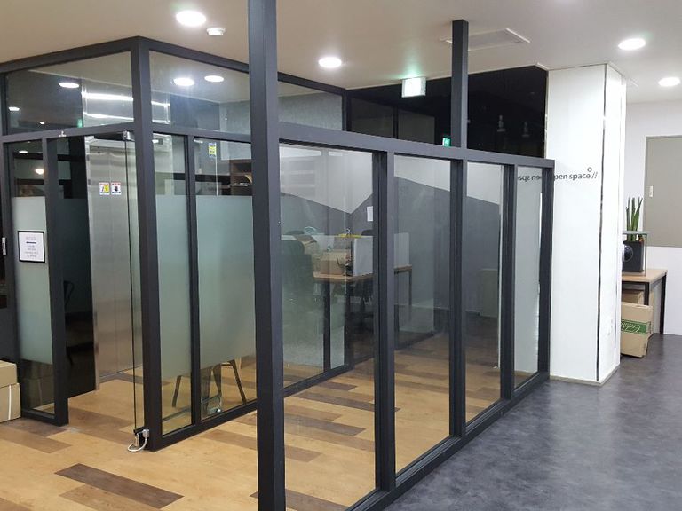   창원 블랙유리 파티션