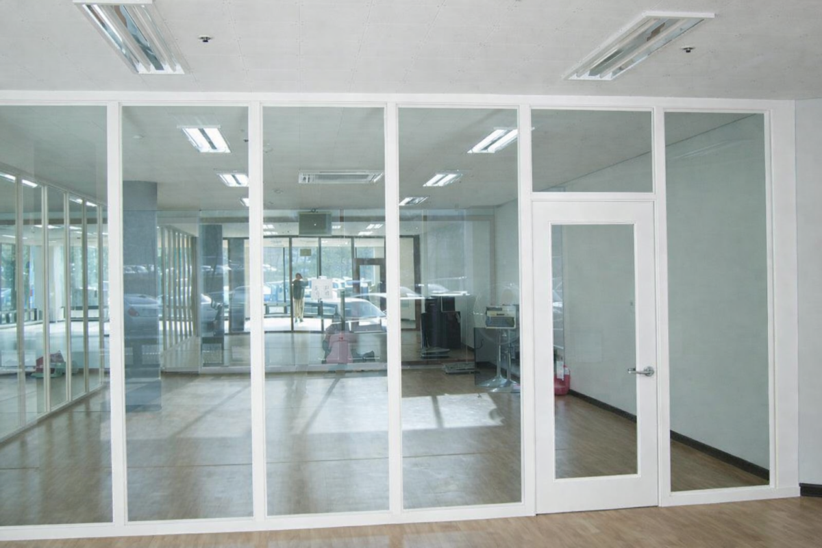 사무실 회의실 유리칸막이